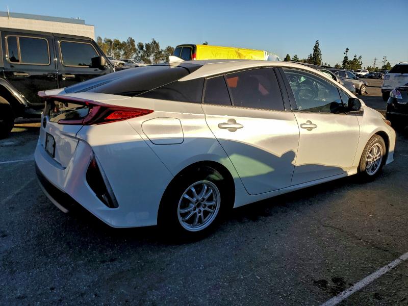 Photo 3 from auction – 2017 TOYOTA PRIUS PRIM with VIN JTDKARFP3H3039500