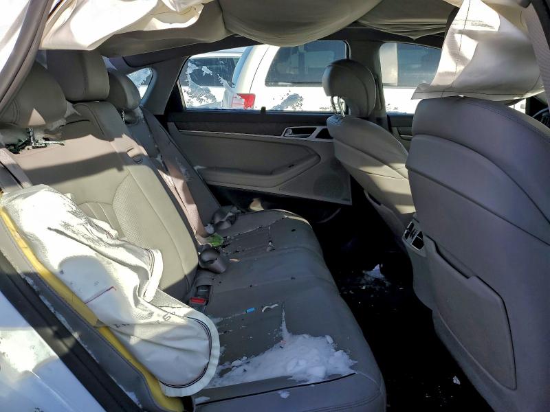 Photo 10 from auction – 2015 HYUNDAI GENESIS with VIN KMHGN4JE9FU071583