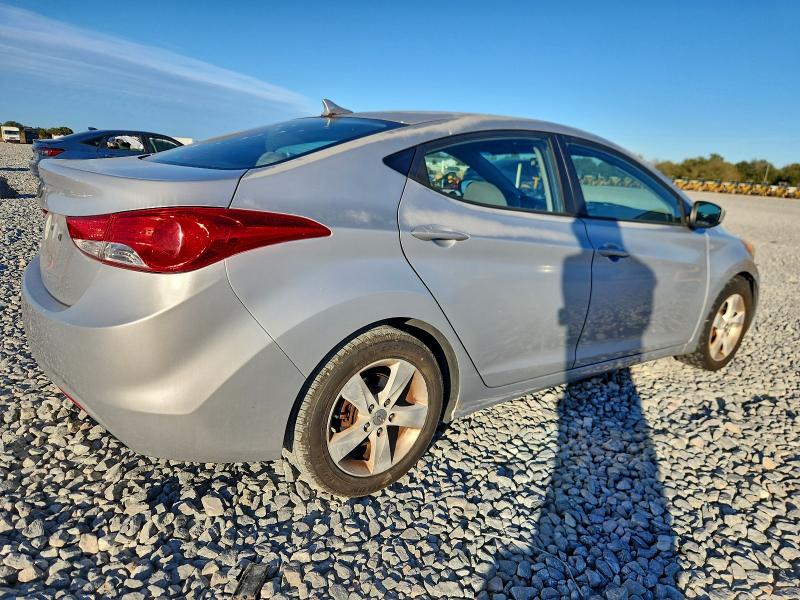Photo 3 from auction – 2011 HYUNDAI ELANTRA GL with VIN 5NPDH4AE4BH037389