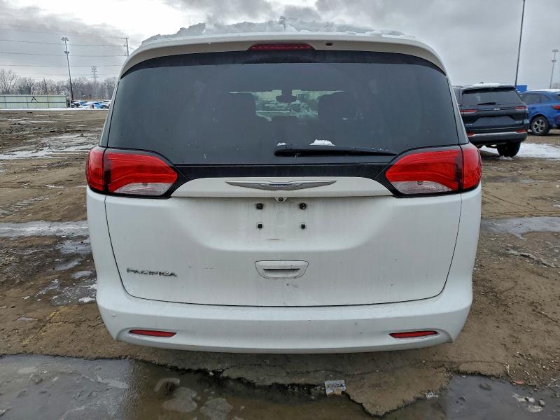 Photo 6 from auction – 2017 CHRYSLER PACIFICA T with VIN 2C4RC1DG3HR634318