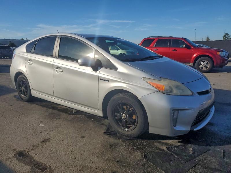 Photo 4 from auction – 2014 TOYOTA PRIUS with VIN JTDKN3DU2E0386727