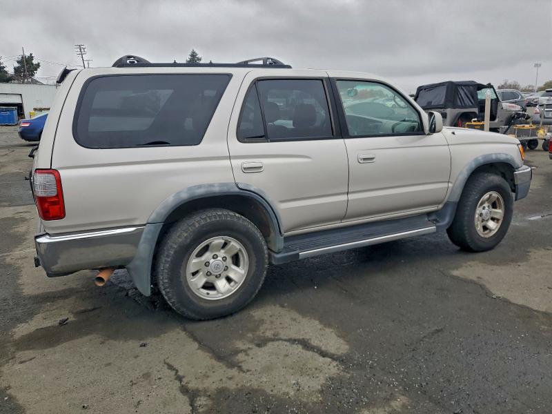 Photo 3 from auction – 2000 TOYOTA 4RUNNER with VIN JT3GN86R5Y0138556