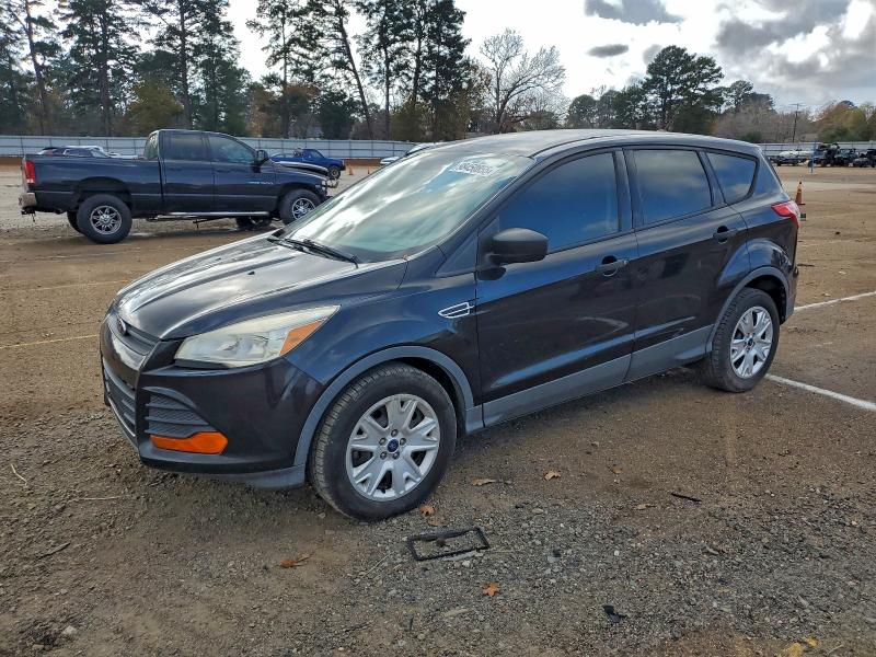 FORD ESCAPE S 2015 with VIN 1FMCU0F71FUB93343 - Photo from auction