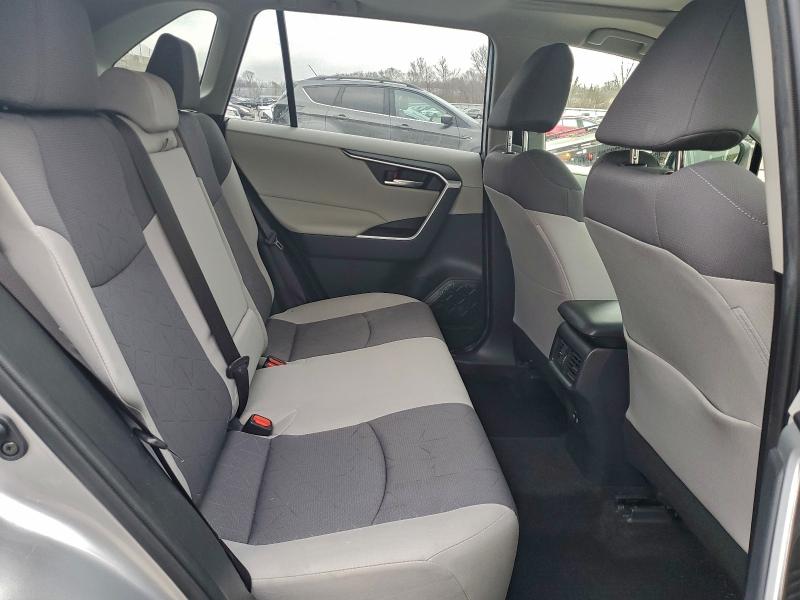 Photo 11 from auction – 2019 TOYOTA RAV4 XLE with VIN JTMP1RFV1KJ025327