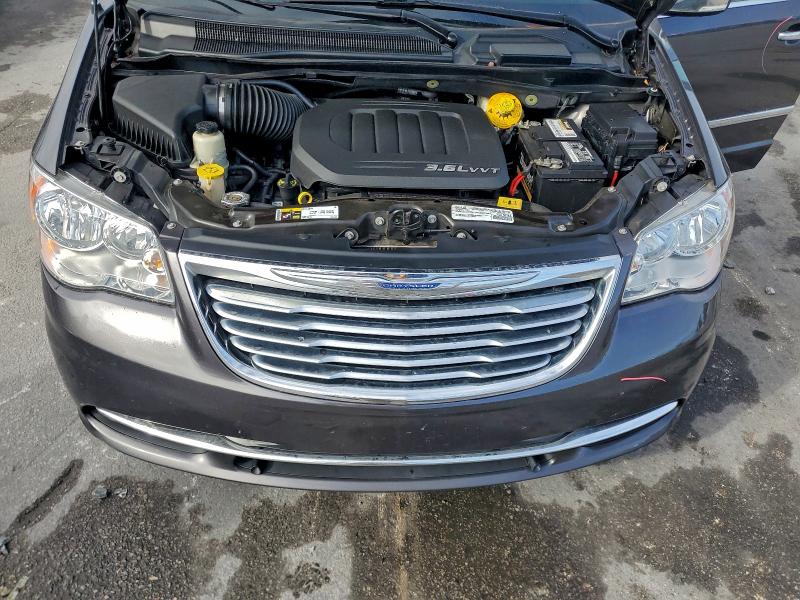 Photo 12 from auction – 2016 CHRYSLER TOWN & COU with VIN 2C4RC1CG0GR215519
