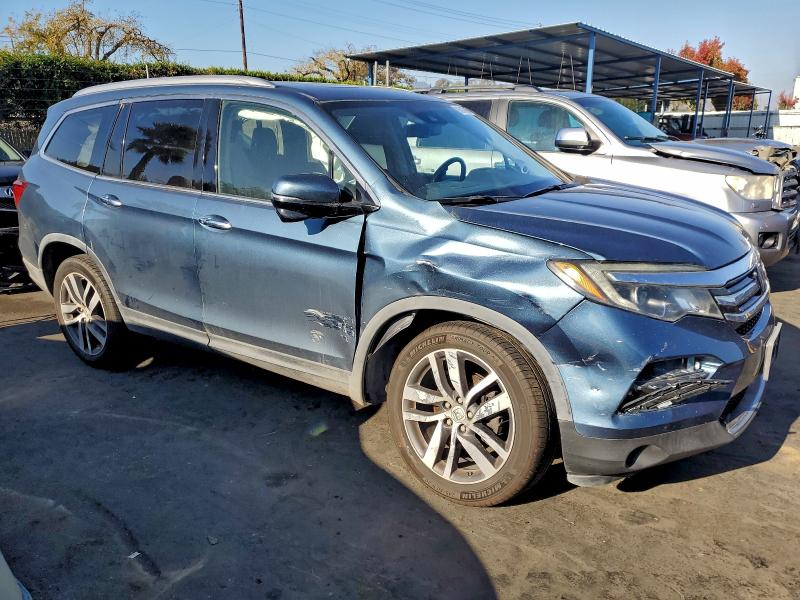Photo 4 from auction – 2017 HONDA PILOT TOUR with VIN 5FNYF6H90HB004246