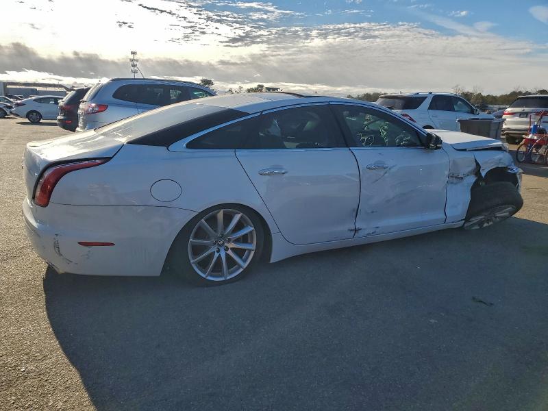 Photo 3 from auction – 2011 JAGUAR XJ with VIN SAJWA1CB6BLV05828