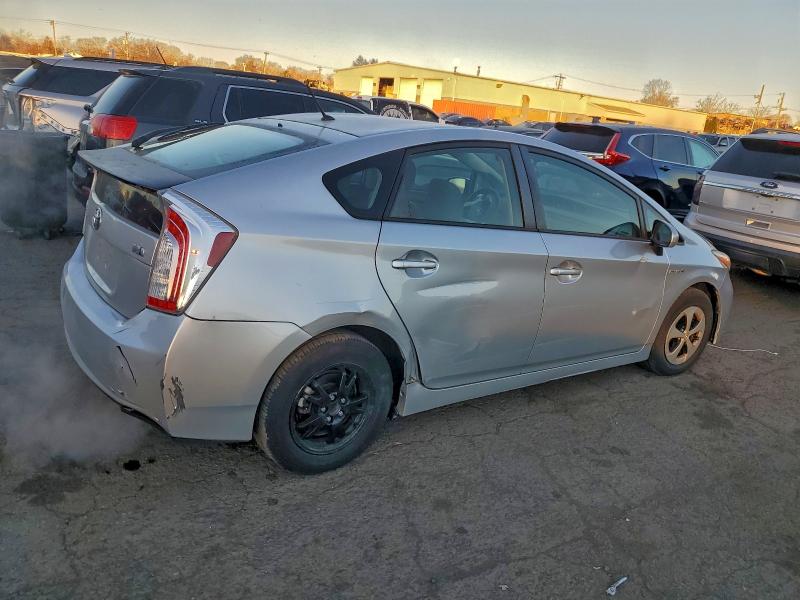 Photo 3 from auction – 2013 TOYOTA PRIUS with VIN JTDKN3DU6D5683162