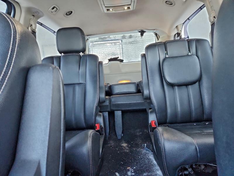 Photo 10 from auction – 2016 CHRYSLER TOWN & COU with VIN 2C4RC1BG6GR260773