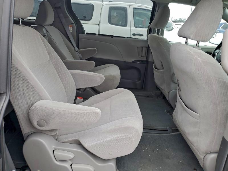 Photo 11 from auction – 2018 TOYOTA SIENNA LE with VIN 5TDKZ3DC1JS908928