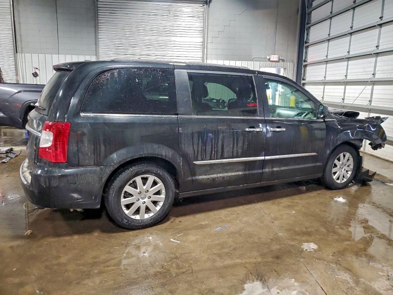 Photo 3 from auction – 2014 CHRYSLER TOWN & COU with VIN 2C4RC1BG2ER410178