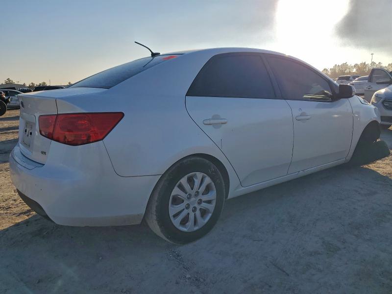 Photo 3 from auction – 2012 KIA FORTE with VIN KNAFU4A23C5640388