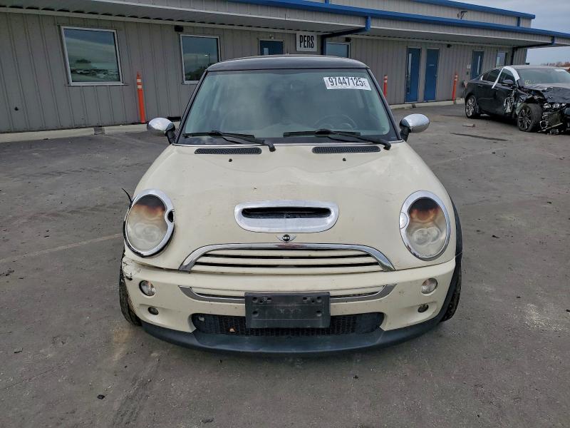 Photo 5 from auction – 2005 MINI COOPER S with VIN WMWRE33565TG96614