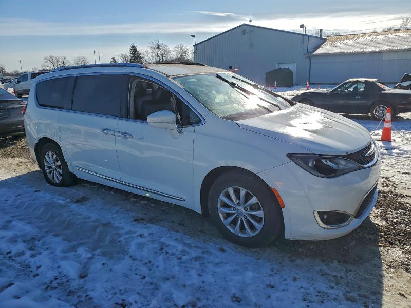 Photo 4 from auction – 2019 CHRYSLER PACIFICA T with VIN 2C4RC1BG7KR561044