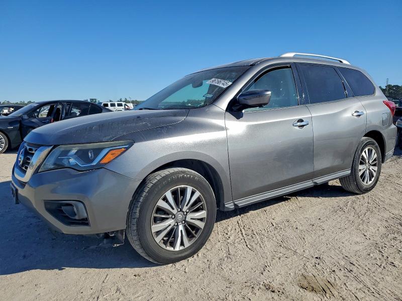 NISSAN PATHFINDER 2017 مع رقم تعريف المركبة 5N1DR2MNXHC697482 - صورة من المزاد