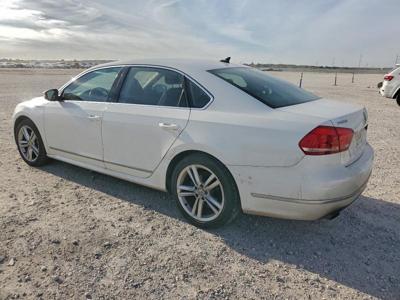 Photo 2 from auction – 2015 VOLKSWAGEN PASSAT SE with VIN 1VWBS7A31FC067344