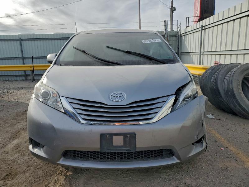 Photo 5 from auction – 2017 TOYOTA SIENNA LE with VIN 5TDKZ3DC2HS874105