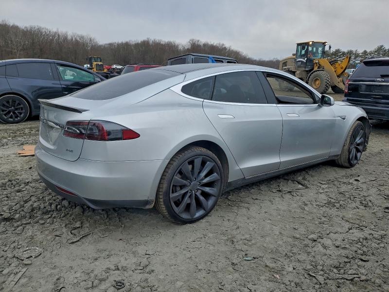 Photo 3 from auction – 2012 TESLA MODEL S with VIN 5YJSA1DP5CFS01028