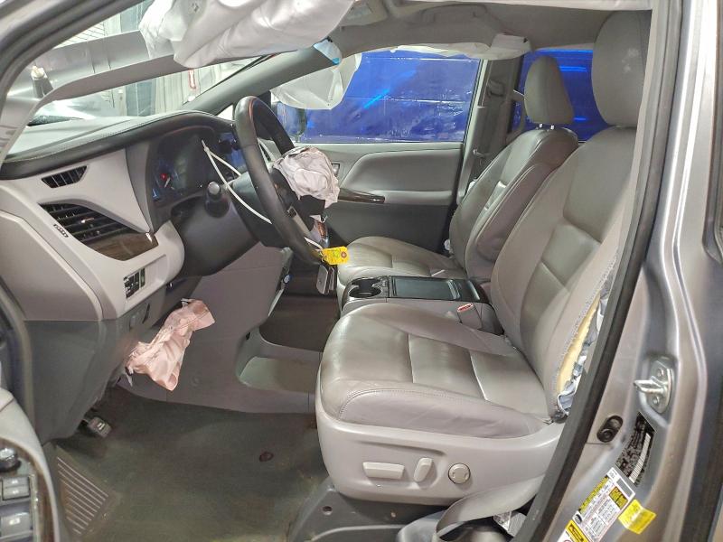 Photo 7 from auction – 2017 TOYOTA SIENNA XLE with VIN 5TDDZ3DC3HS166048