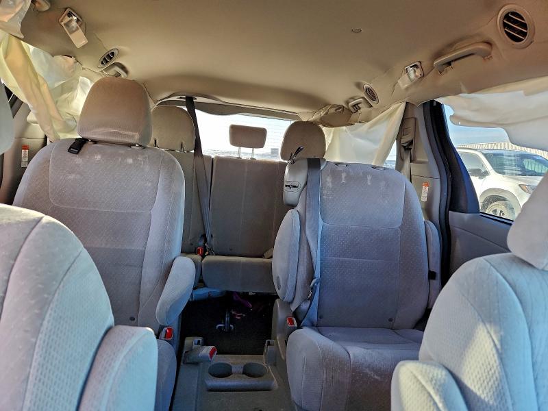 Photo 10 from auction – 2015 TOYOTA SIENNA LE with VIN 5TDKK3DC9FS642666