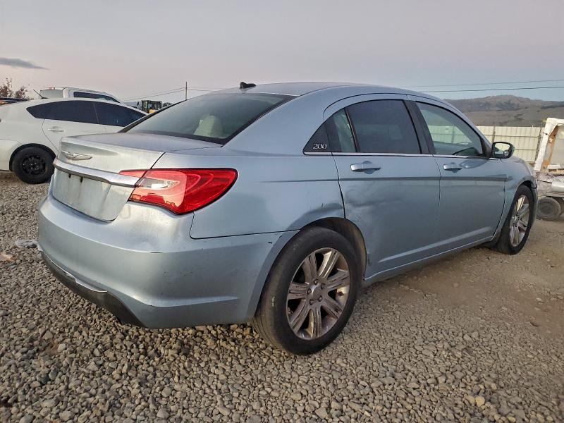 Photo 3 from auction – 2012 CHRYSLER 200 TOURIN with VIN 1C3CCBBG6CN180512