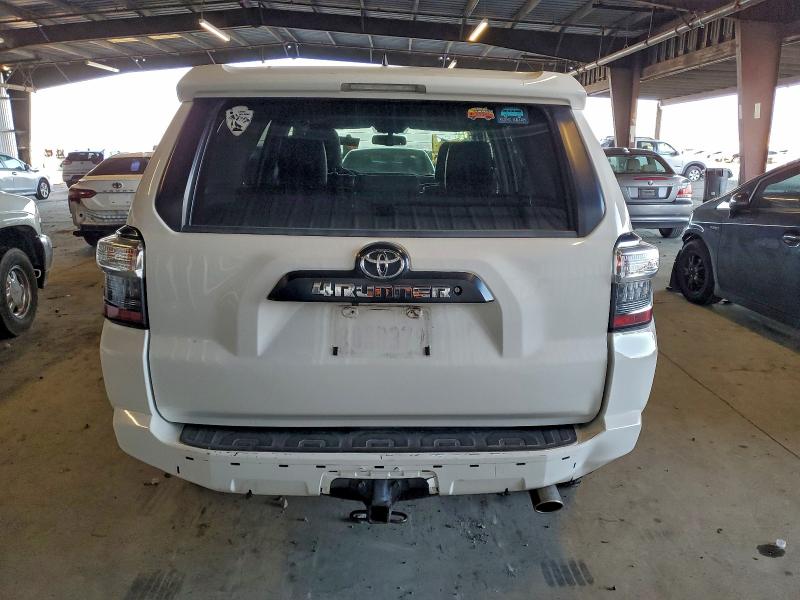 Photo 6 from auction – 2018 TOYOTA 4RUNNER SR with VIN JTEBU5JR6J5570088