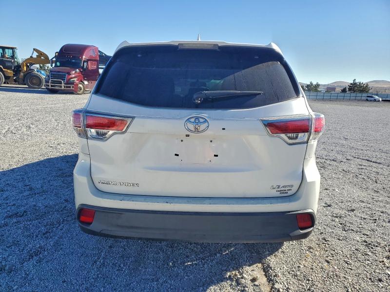 Photo 6 from auction – 2015 TOYOTA HIGHLANDER with VIN 5TDBKRFH8FS177535