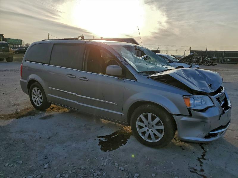 Photo 4 from auction – 2016 CHRYSLER TOWN & COU with VIN 2C4RC1BG1GR267940