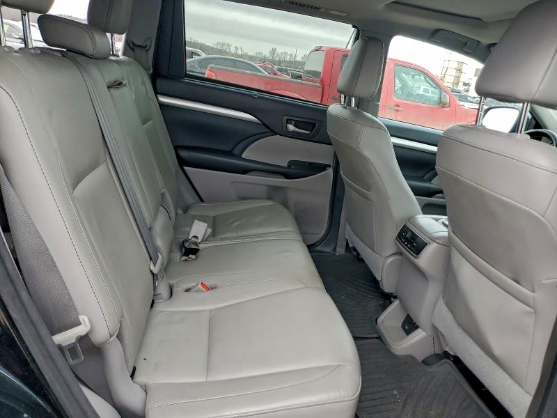 Photo 11 from auction – 2017 TOYOTA HIGHLANDER with VIN 5TDJZRFH8HS387482