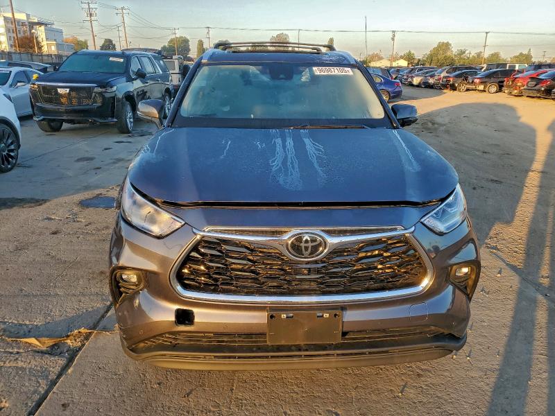 Photo 5 from auction – 2024 TOYOTA HIGHLANDER with VIN 5TDKDRAH0RS548452