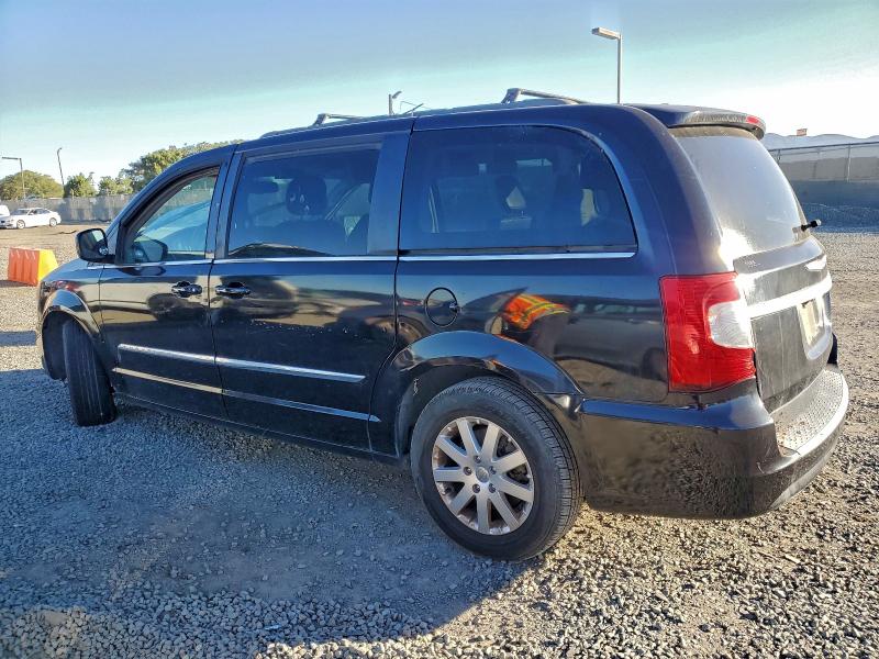 Photo 2 from auction – 2014 CHRYSLER TOWN & COU with VIN 2C4RC1BG3ER358009