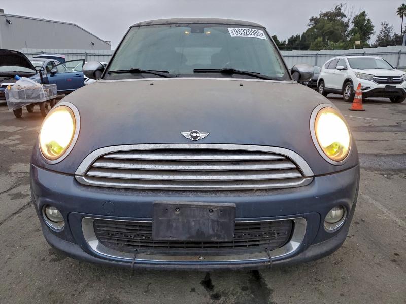 Photo 5 from auction – 2011 MINI COOPER with VIN WMWSU3C5XBT099186
