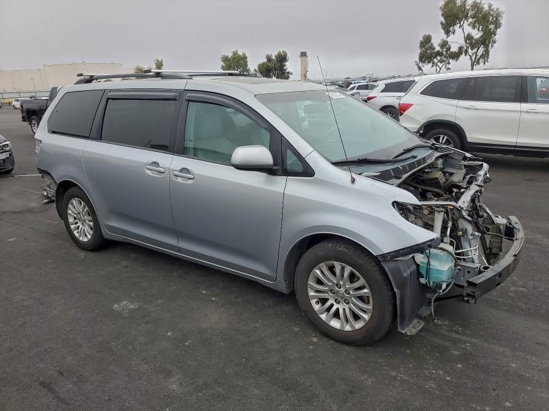 Photo 4 from auction – 2014 TOYOTA SIENNA XLE with VIN 5TDYK3DC4ES447941
