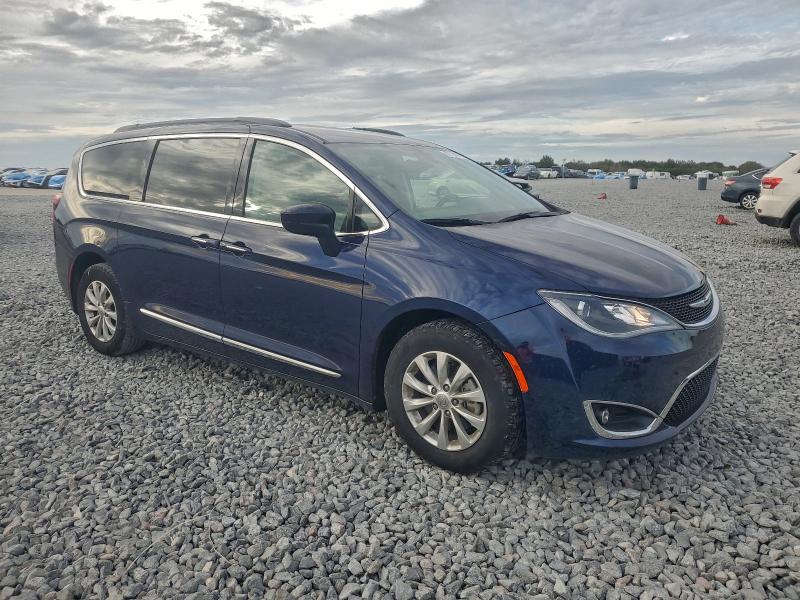 Photo 4 from auction – 2017 CHRYSLER PACIFICA T with VIN 2C4RC1BG0HR513183
