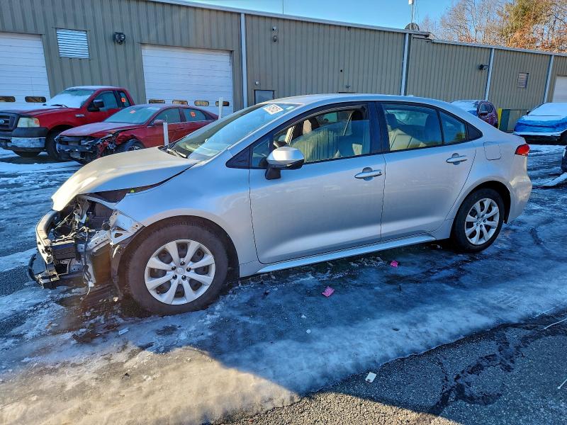 TOYOTA COROLLA LE 2022 with VIN JTDEPMAE2NJ223399 - Photo from auction