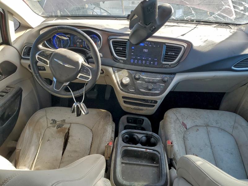 Photo 8 from auction – 2017 CHRYSLER PACIFICA T with VIN 2C4RC1BG2HR570808