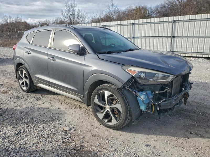 Photo 4 from auction – 2017 HYUNDAI TUCSON with VIN KM8J33A24HU366914