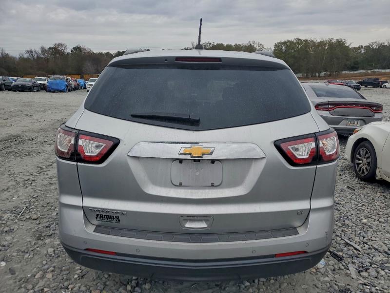 Photo 6 from auction – 2017 CHEVROLET TRAVERSE with VIN 1GNKRGKD5HJ284102