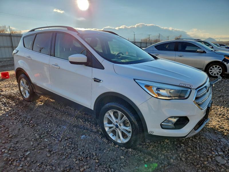 Photo 4 from auction – 2018 FORD ESCAPE SE with VIN 1FMCU9GD3JUB17575