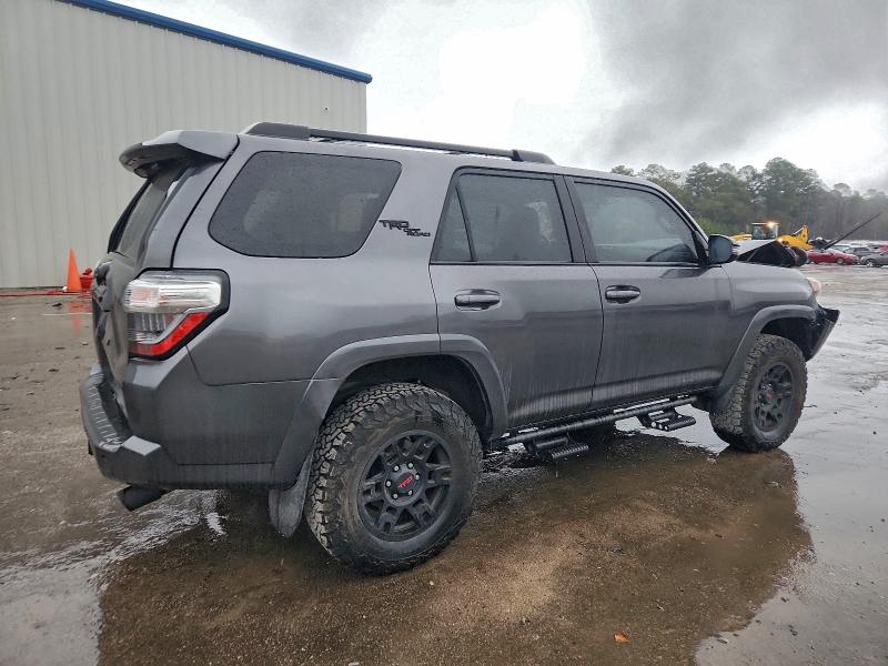 Photo 3 from auction – 2019 TOYOTA 4RUNNER with VIN JTEBU5JR4K5673950