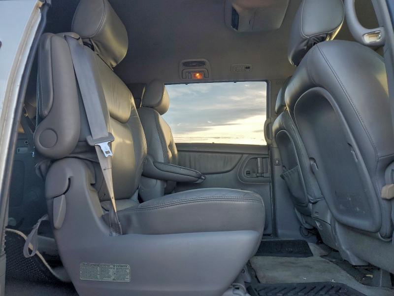 Photo 11 from auction – 2004 TOYOTA SIENNA with VIN 5TDZA22C84S042121
