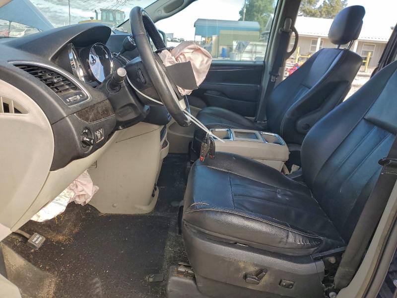 Photo 7 from auction – 2015 CHRYSLER TOWN & COU with VIN 2C4RC1BG9FR538340