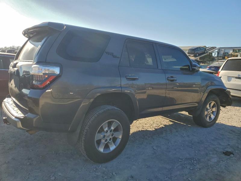 Photo 3 from auction – 2017 TOYOTA 4RUNNER SR with VIN JTEBU5JR3H5461632