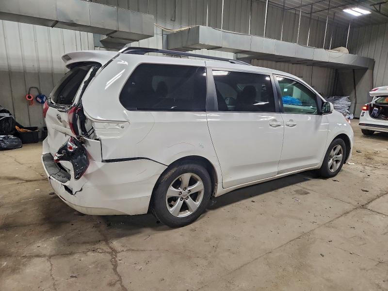 Photo 3 from auction – 2015 TOYOTA SIENNA LE with VIN 5TDKK3DC5FS664650