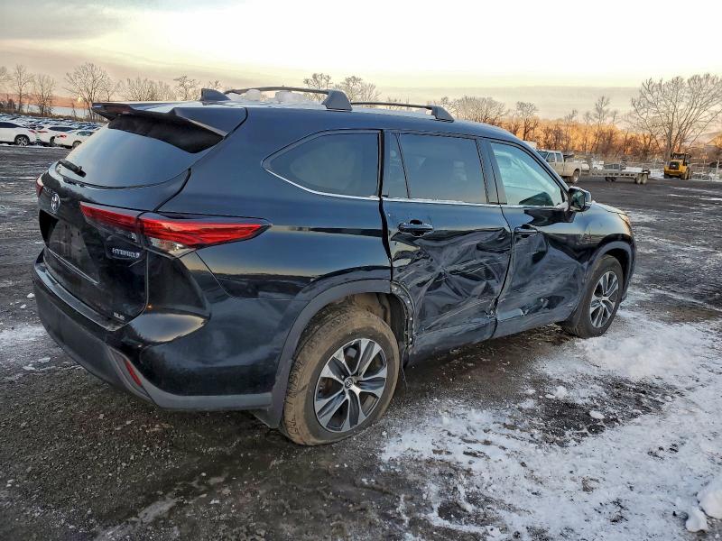 Zdjęcie 3 z aukcji – 2022 TOYOTA HIGHLANDER z VIN 5TDGBRCH5NS537787