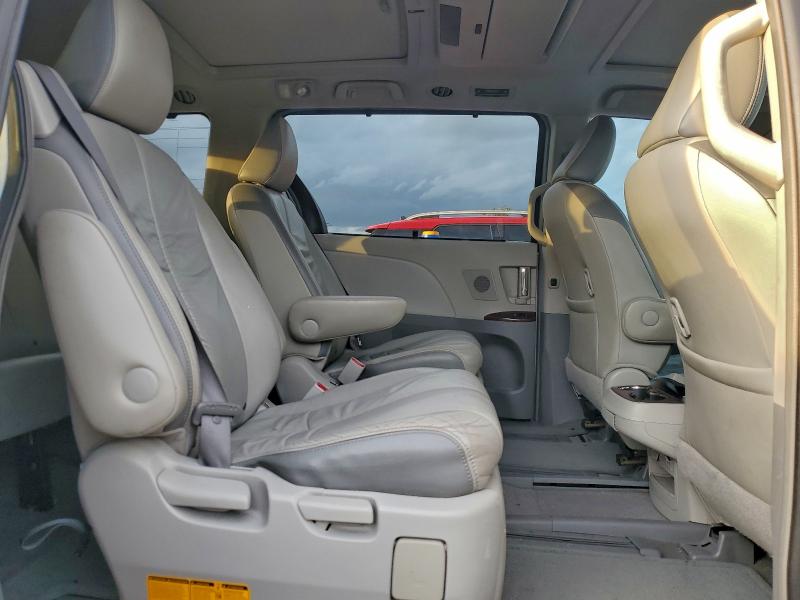 Photo 11 from auction – 2011 TOYOTA SIENNA XLE with VIN 5TDDK3DC2BS016752