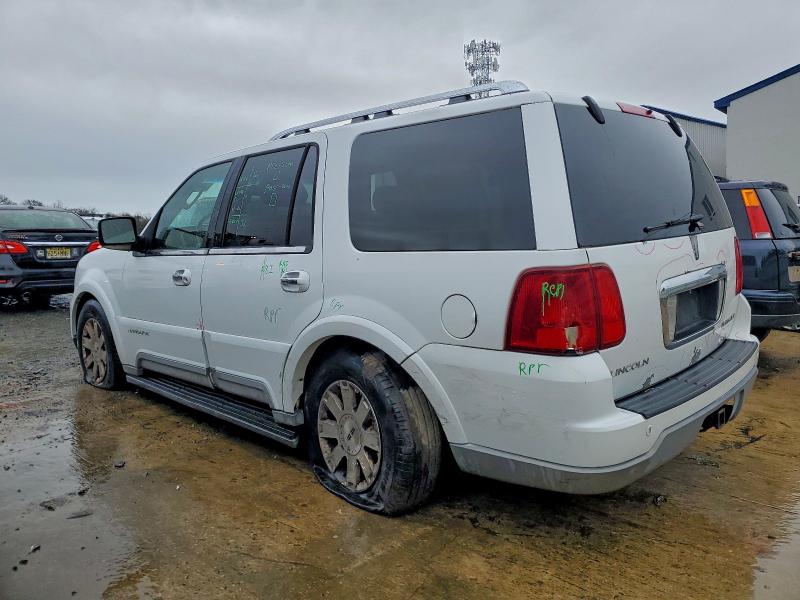 Photo 2 from auction – 2003 LINCOLN NAVIGATOR with VIN 5LMFU28RX3LJ13690