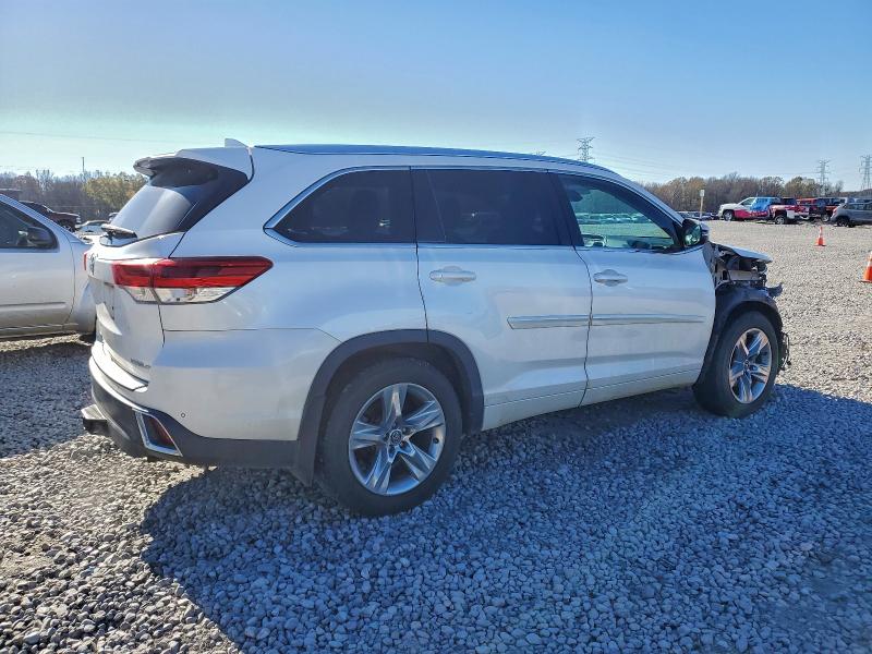 Photo 3 from auction – 2018 TOYOTA HIGHLANDER with VIN 5TDDZRFH1JS830140