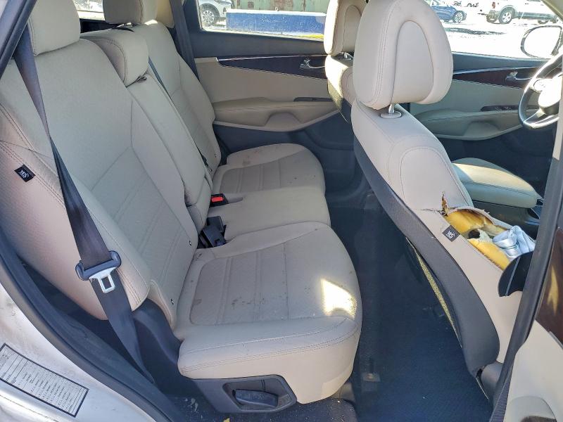Photo 11 from auction – 2017 KIA SORENTO LX with VIN 5XYPGDA55HG218310