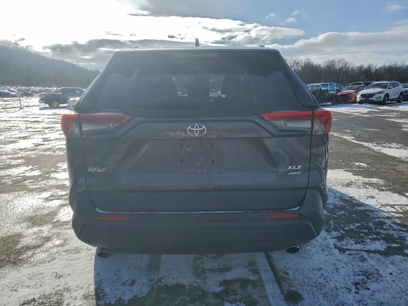Photo 6 from auction – 2019 TOYOTA RAV4 XLE with VIN 2T3P1RFV2KW044969